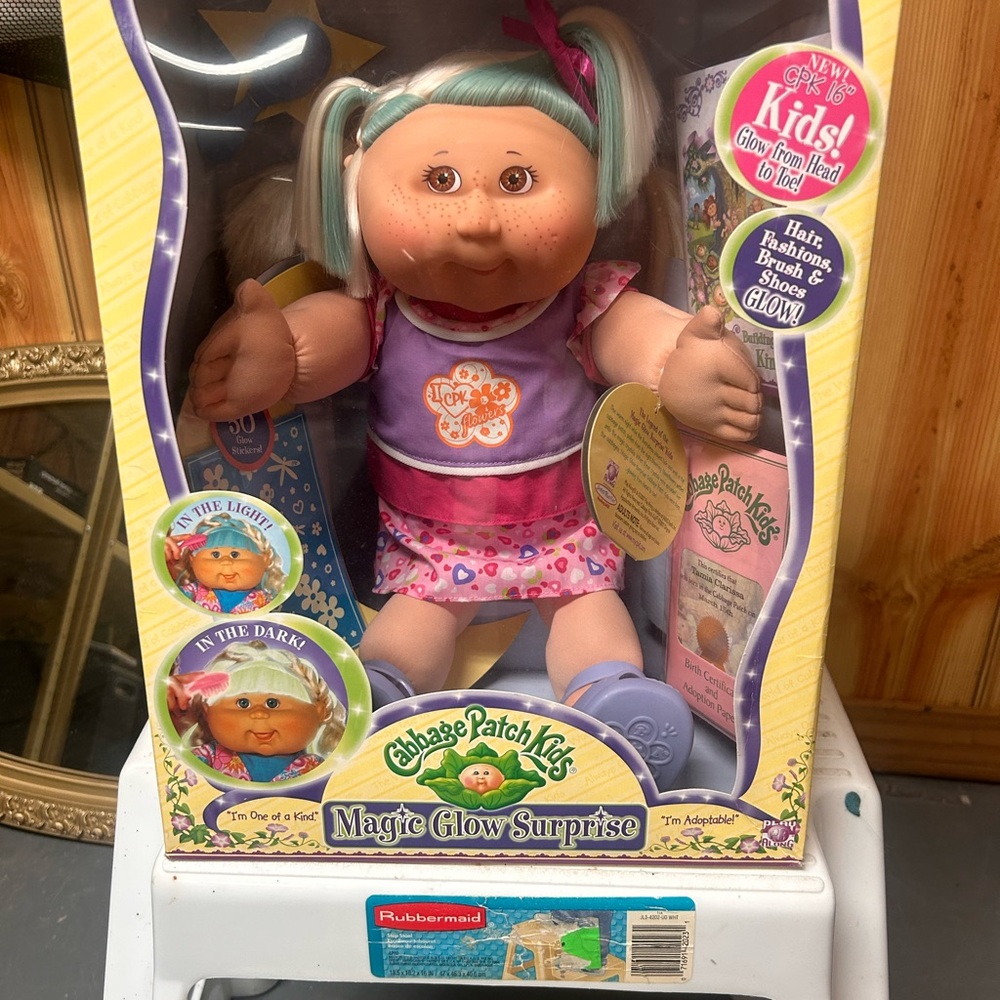 Cabbage Patch Kids - Magic Glow Surprise